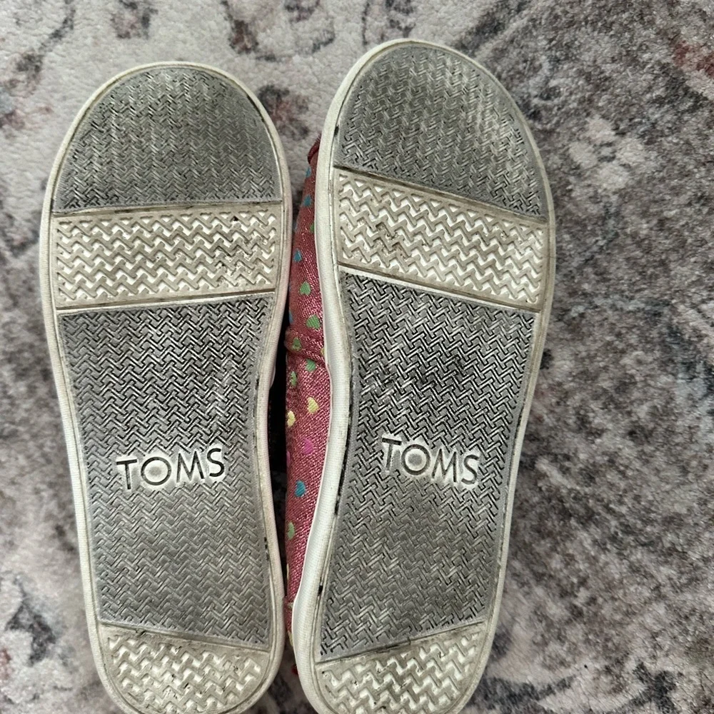TOMS Kids Pink Sneakers with Colorful Hearts